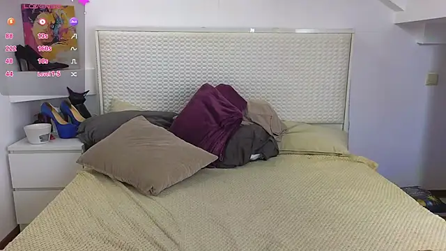 Snapshot of Eva_Rogers_ chatting on September 18, 2025, 9:01 am Eva Rogers online show from September 18, 2025, 9:01 am