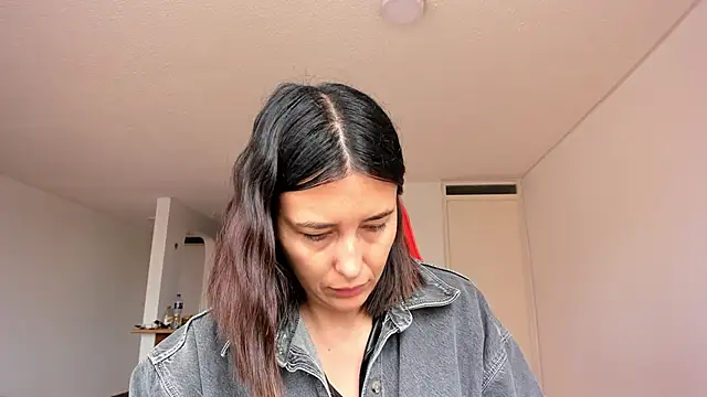 zoe jeane beker online show from February 26, 2025, 7:21 pm