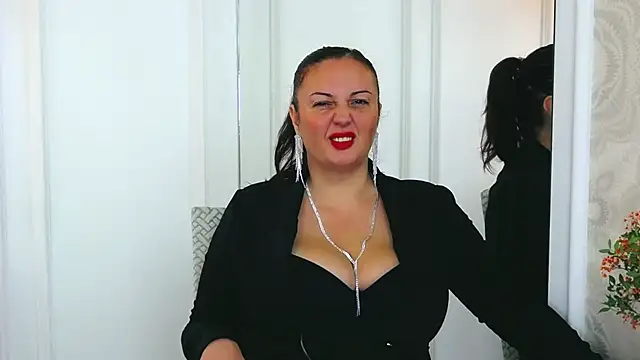 JudithCombs online show from October 22, 2025, 6:13 am