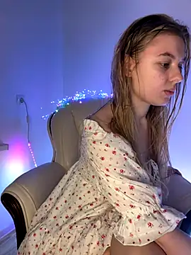 freiiaflower online show from November 1, 2025, 5:29 pm