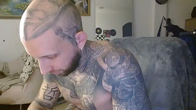 bobbybacala91 online show from October 5, 2025, 7:43 am