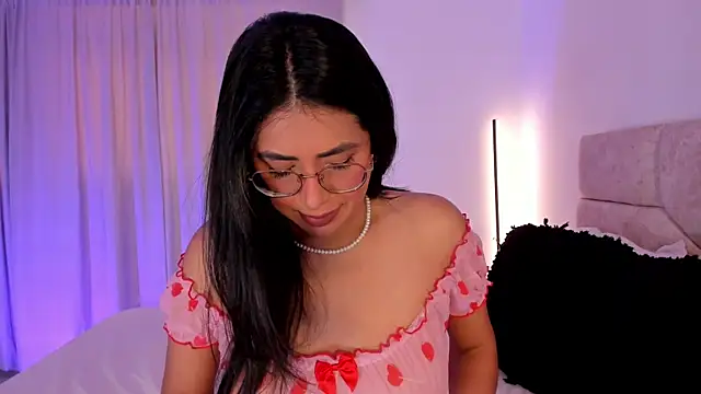 tina olsen07 online show from April 23, 2026, 4:52 pm