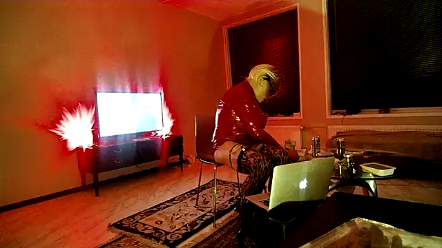 Snapshot of CharlotteVixxens chatting on January 14, 2025, 11:48 pm CharlotteVixxens online show from January 14, 2025, 11:48 pm