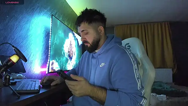 Eduu2322 online show from December 22, 2025, 9:37 pm