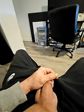 Snapshot of Cemg chatting on February 7, 2026, 4:37 pm Cemg online show from February 7, 2026, 4:37 pm