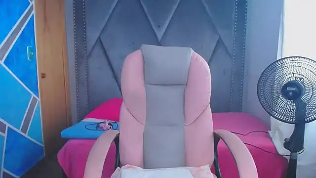 Snapshot of MeganMilF2 chatting on February 10, 2026, 3:00 pm MeganMilF2 online show from February 10, 2026, 3:00 pm