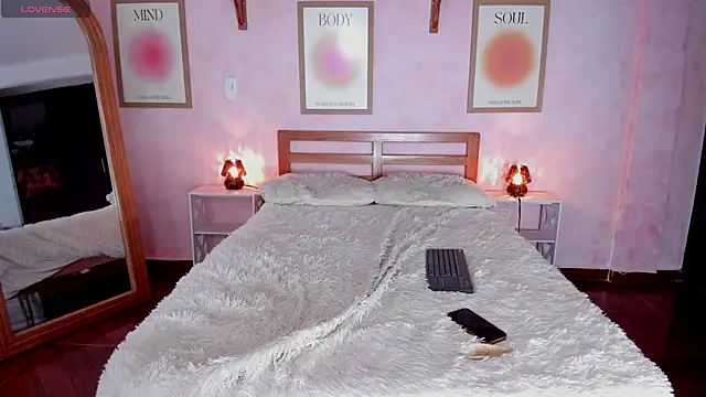 AliceBanks online show from October 31, 2025, 1:30 pm