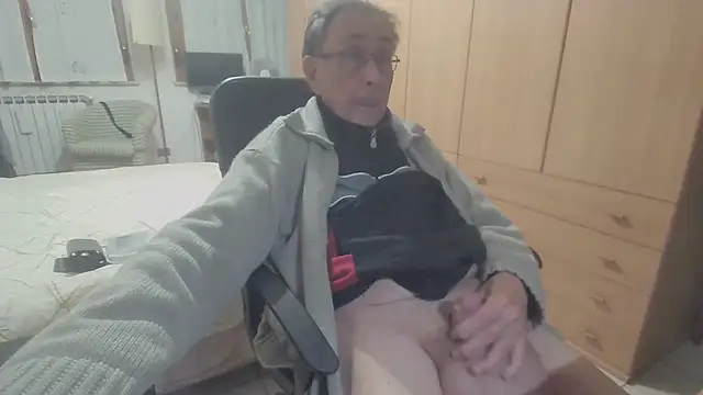 papillonhotofficial online show from November 9, 2025, 4:55 pm