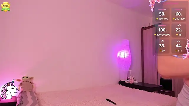 EvaUniporn online show from October 21, 2025, 4:39 pm