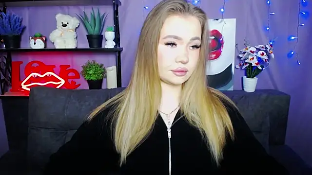 StacyYellig online show from March 22, 2025, 8:37 pm