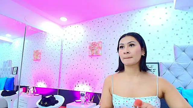 Snapshot of JulietaReyess chatting on June 15, 2026, 11:43 am JulietaReyess online show from June 15, 2026, 11:43 am