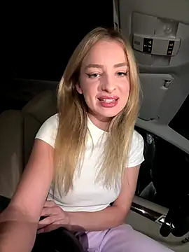 EvieEvans online show from December 3, 2024, 9:50 pm