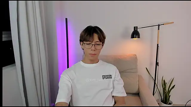 kim lian21 online show from November 6, 2025, 3:54 am