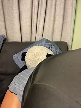 YellowHoneyDip online show from November 22, 2025, 4:11 am