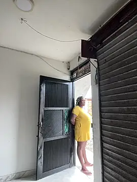 kasandra smith  online show from December 17, 2025, 4:12 pm