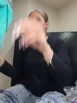 NaomiShimizu online show from December 20, 2025, 8:01 pm