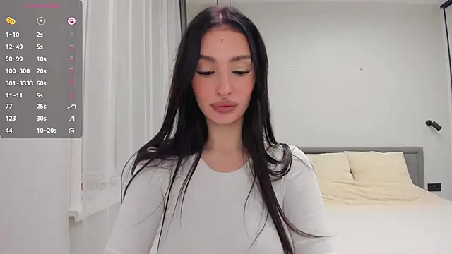 xxnadya online show from November 25, 2025, 1:44 pm