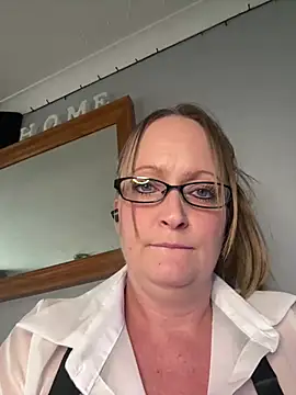 HoneyBluex online show from February 26, 2026, 1:11 pm