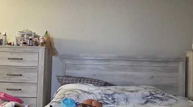 Snapshot of Carmen_Cream chatting on December 15, 2024, 7:24 am Carmen Cream online show from December 15, 2024, 7:24 am