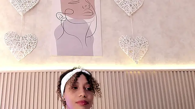 daiana curly online show from November 11, 2025, 8:58 pm