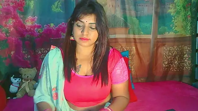 Snapshot of RoyalIndianCreamPuff chatting on May 30, 2026, 6:46 pm RoyalIndianCreamPuff online show from May 30, 2026, 6:46 pm