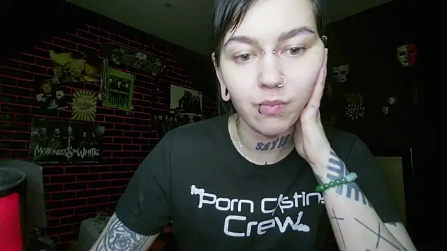 MoorderxDoll online show from April 17, 2026, 8:11 pm