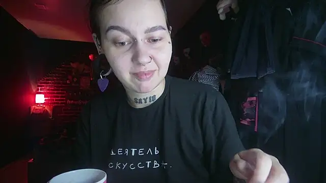 MoorderxDoll online show from December 5, 2024, 9:55 pm