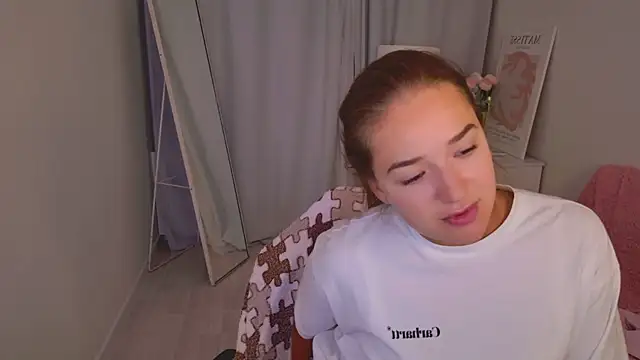 Snapshot of LovelyJessie chatting on April 9, 2026, 2:56 pm LovelyJessie online show from April 9, 2026, 2:56 pm