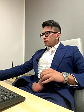 masterboss  online show from November 7, 2025, 12:31 pm