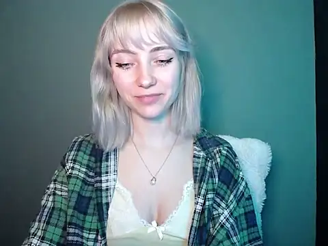 LuciaYoung online show from March 19, 2026, 7:58 pm