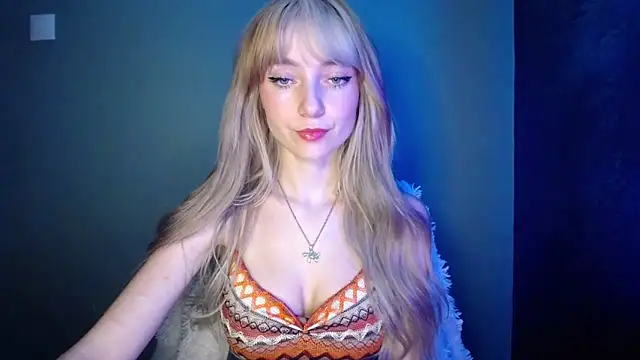 LuciaYoung online show from November 9, 2025, 8:02 pm