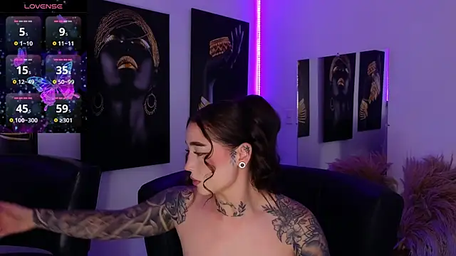  brenna hanson online show from November 6, 2025, 7:18 pm