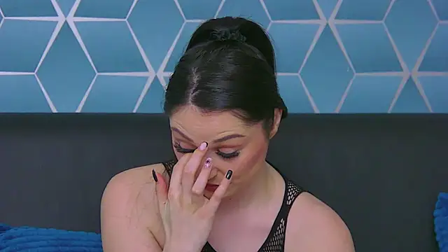 KassieWeins online show from December 17, 2025, 7:52 pm