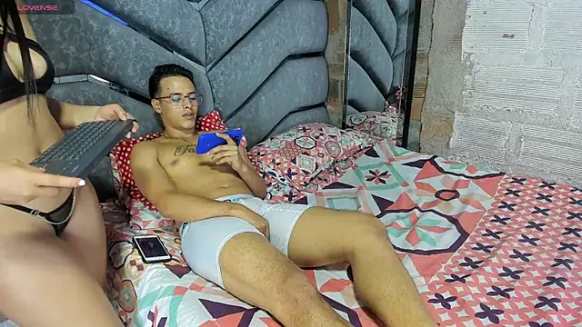 Latinos couples online show from January 29, 2025, 5:19 am