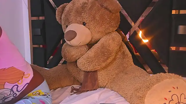 Snapshot of Ebony_beautifull chatting on March 6, 2025, 1:37 am Ebony beautifull online show from March 6, 2025, 1:37 am