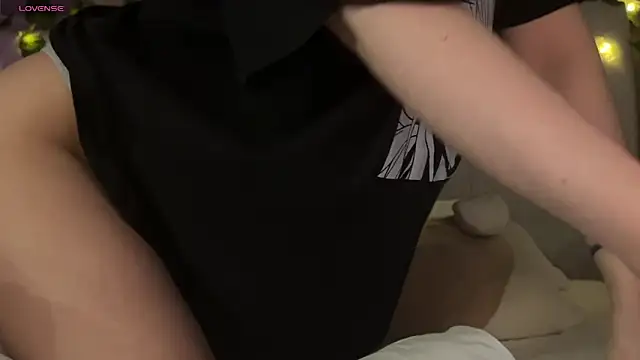 Snapshot of Anisawithlove chatting on December 20, 2025, 11:18 pm Anisawithlove online show from December 20, 2025, 11:18 pm