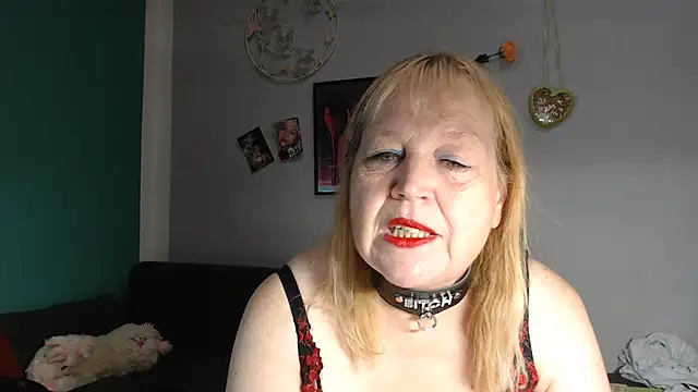 Snapshot of Blasflittchen chatting on July 9, 2026, 2:49 pm Blasflittchen online show from July 9, 2026, 2:49 pm