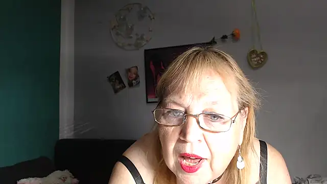 Snapshot of Blasflittchen chatting on July 19, 2026, 2:58 pm Blasflittchen online show from July 19, 2026, 2:58 pm