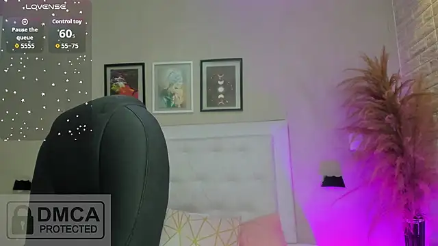 emma  smith1 online show from April 10, 2026, 10:44 am