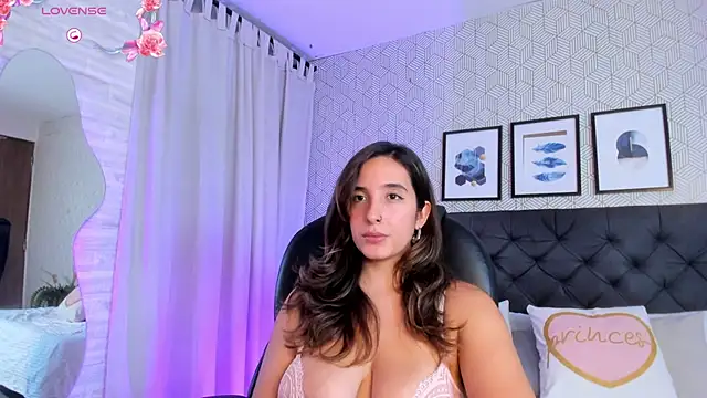 emma  smith1 online show from February 11, 2025, 3:40 pm