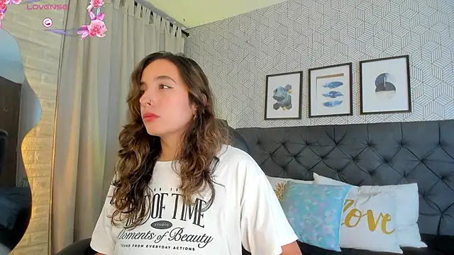 emma  smith1 online show from March 12, 2025, 12:36 pm