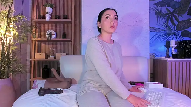 Snapshot of LIAH_IZUMI chatting on February 9, 2026, 12:58 pm LIAH IZUMI online show from February 9, 2026, 12:58 pm