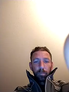 Snapshot of Treemandude chatting on December 2, 2025, 1:28 am Treemandude online show from December 2, 2025, 1:28 am