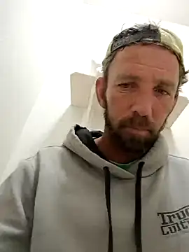 Snapshot of Treemandude chatting on October 29, 2025, 2:43 am Treemandude online show from October 29, 2025, 2:43 am