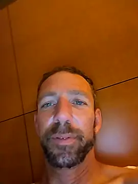 Snapshot of Treemandude chatting on November 17, 2025, 11:20 pm Treemandude online show from November 17, 2025, 11:20 pm