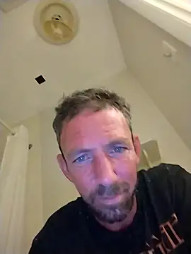 Snapshot of Treemandude chatting on November 23, 2025, 11:04 pm Treemandude online show from November 23, 2025, 11:04 pm