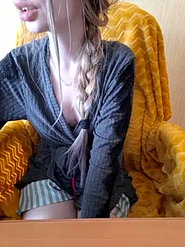 Snapshot of Elza_kom chatting on February 20, 2026, 6:19 am Elza kom online show from February 20, 2026, 6:19 am