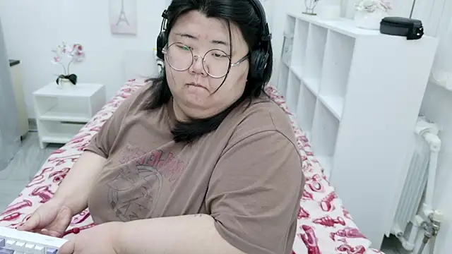 Snapshot of Nadine_asian chatting on February 19, 2026, 4:09 am Nadine asian online show from February 19, 2026, 4:09 am