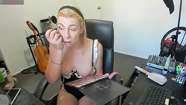 Ts-lucy-lux online show from October 3, 2025, 9:38 pm