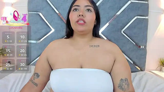 Snapshot of LucciaPorter chatting on September 29, 2025, 10:26 pm LucciaPorter online show from September 29, 2025, 10:26 pm